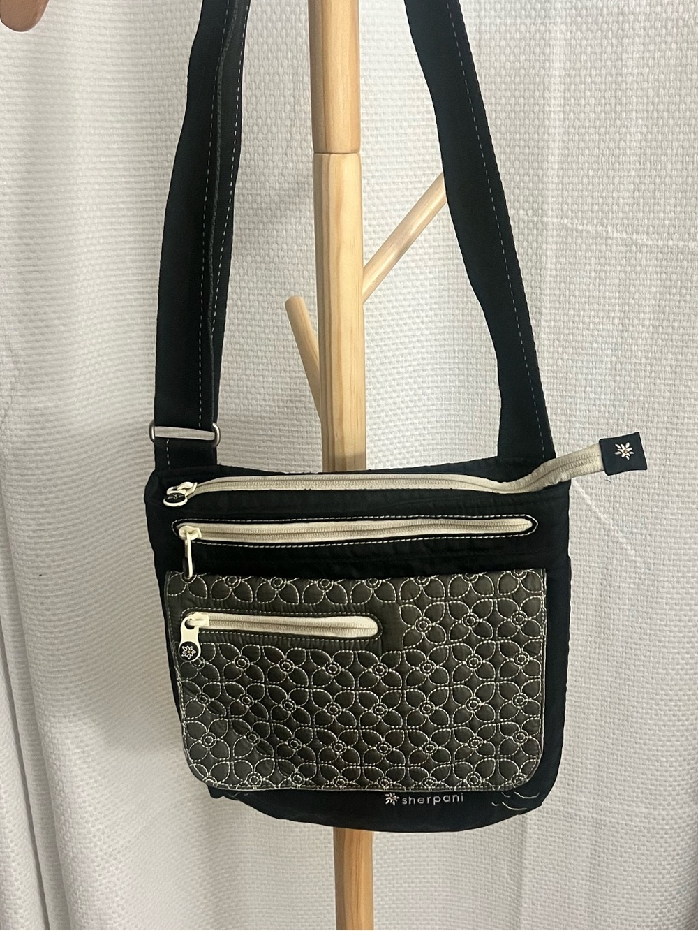 Crossbody Bag with Cream Trim, Sherpani - Picture 3 of 8